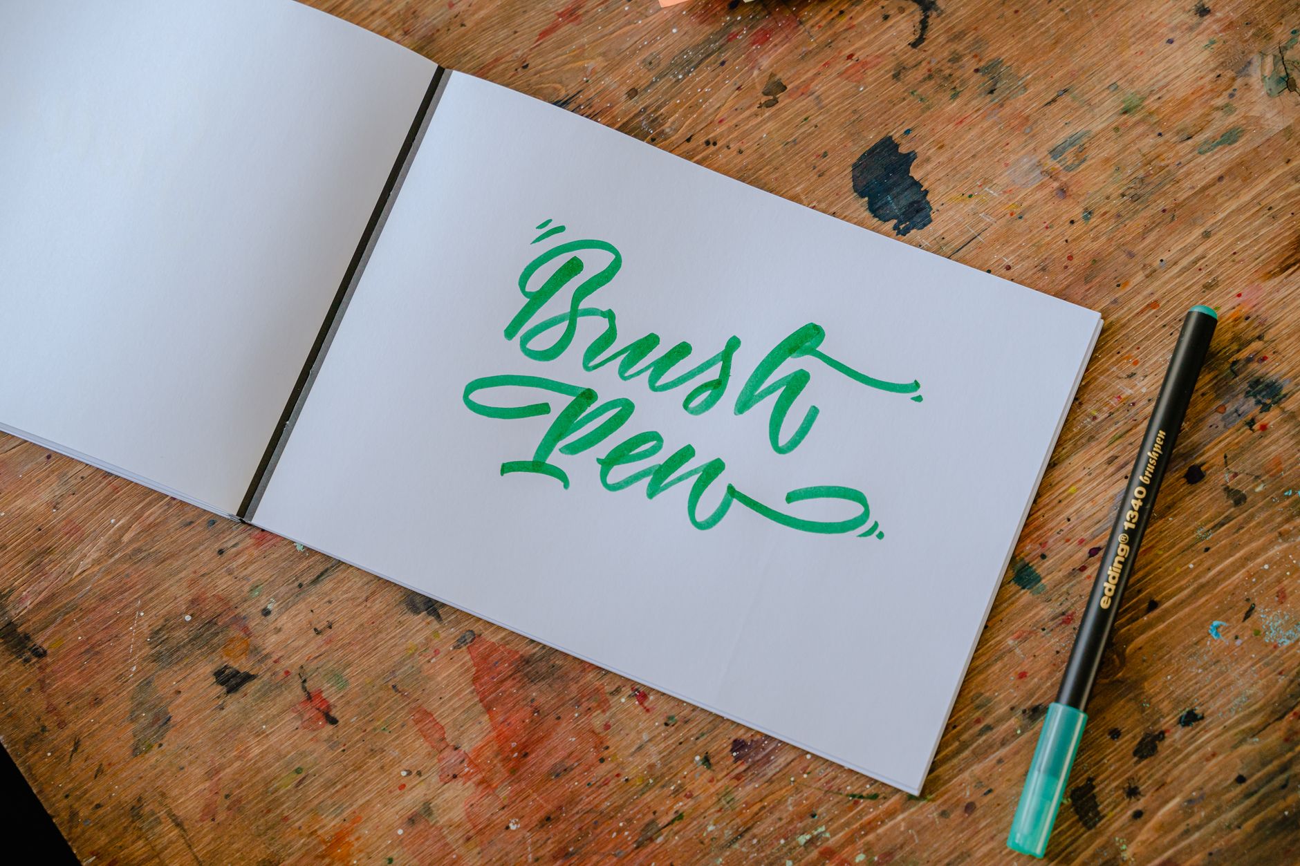 Brush lettering s čopičastimi flomastri