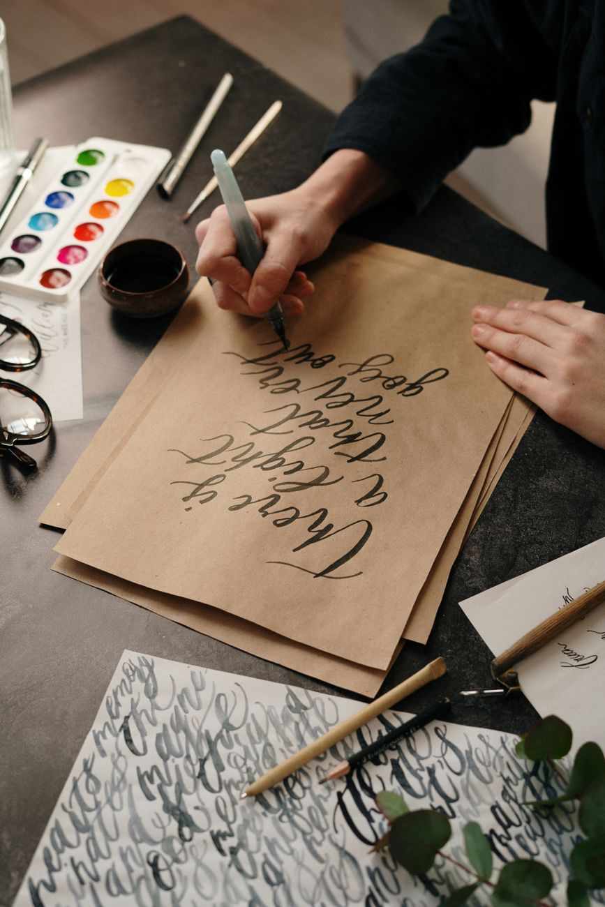 Najstniški lettering v skicirki